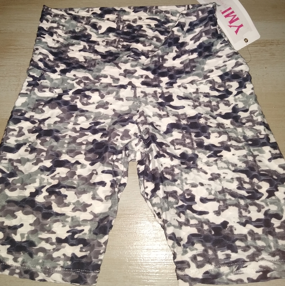 NEW YMI Performance Athletic Exercise Fitness Stretch Shorts Camo Lady's Medium